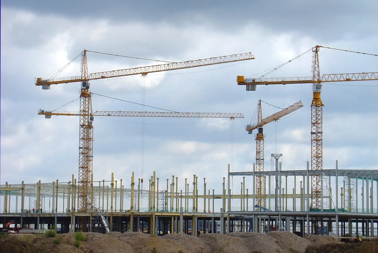 Cranes over a large construction site.